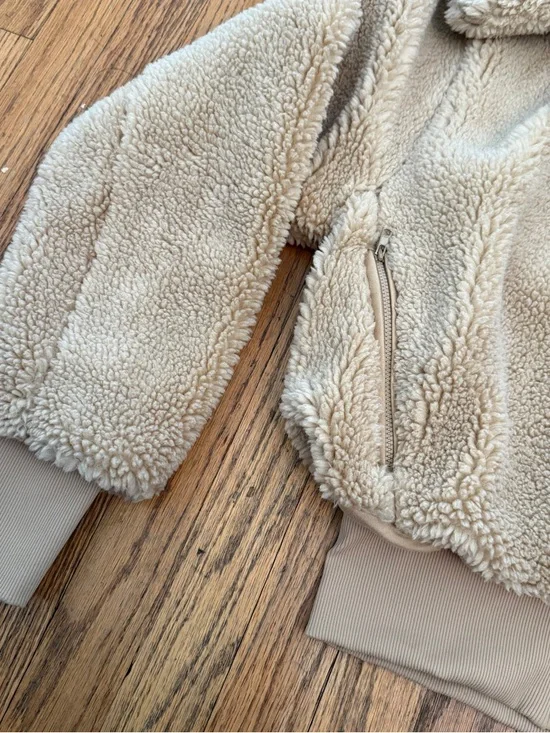 ALO Yoga Foxy Sherpa Jacket in Camel – Size XS EUC - Picture 7 of 15